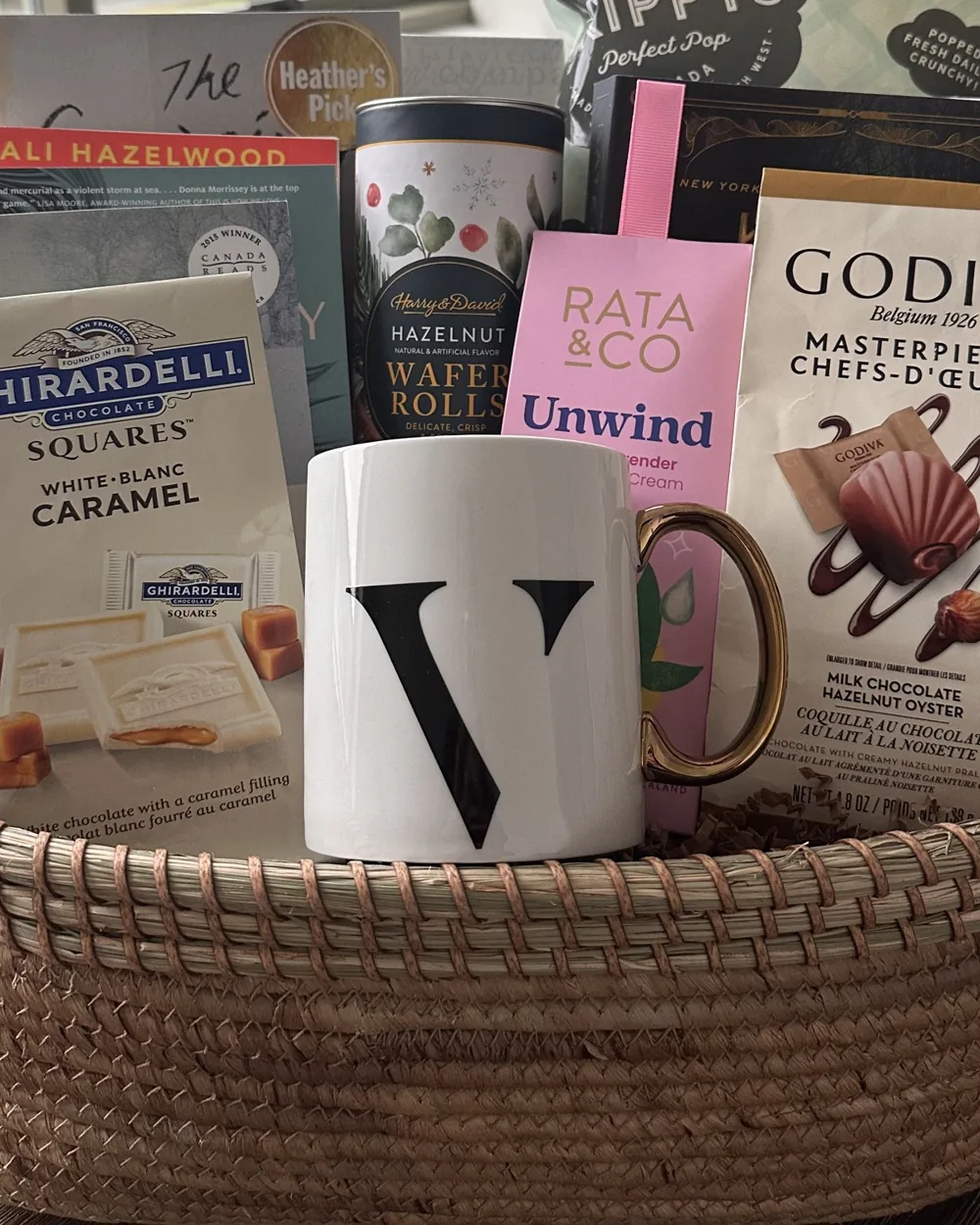 Personalised gift basket with a monogram mug, chocolate, wafers and a book